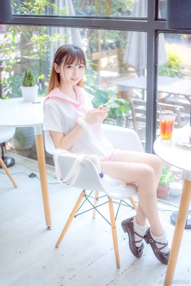 假话如同台词，常常是背熟了再说；真话如同咳嗽，多数是在压抑不住的时候喷涌而出。